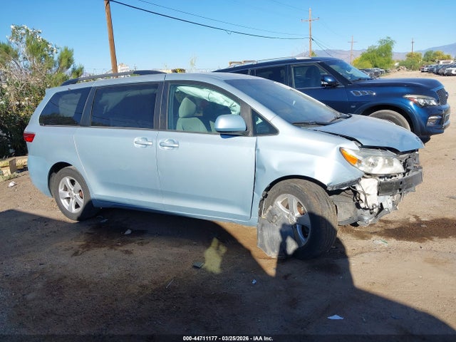 Toyota Sienna Le 8 Passenger 2015 5TDKK3DC4FS652277 Image 14
