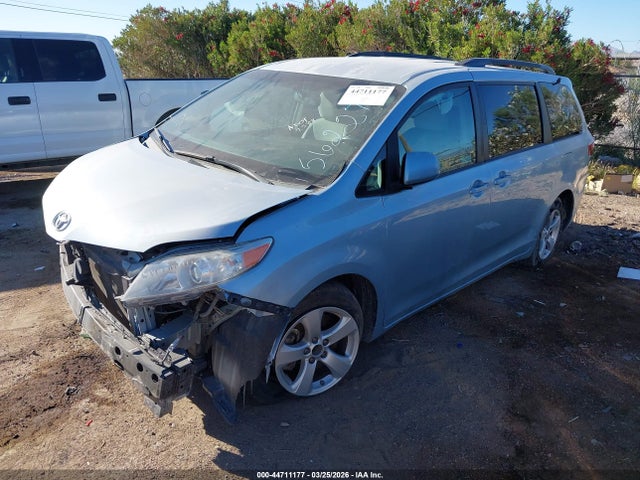 Toyota Sienna Le 8 Passenger 2015 5TDKK3DC4FS652277 Image 2