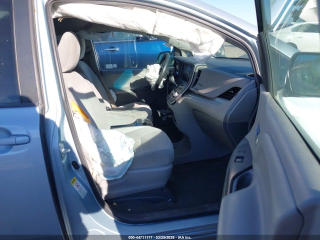 Toyota Sienna Le 8 Passenger 2015 5TDKK3DC4FS652277 Image 5