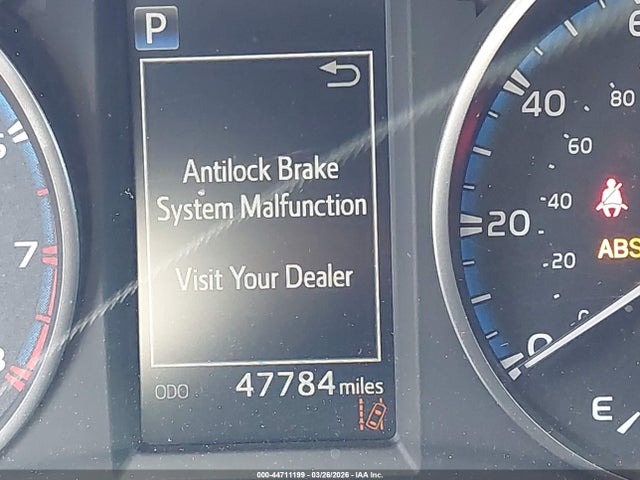Toyota RAV4 LE 2018 JTMZFREV2JJ741003 Image 15