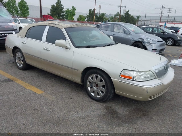 2004 LINCOLN TOWN CAR 1LNHM83WX4Y680112