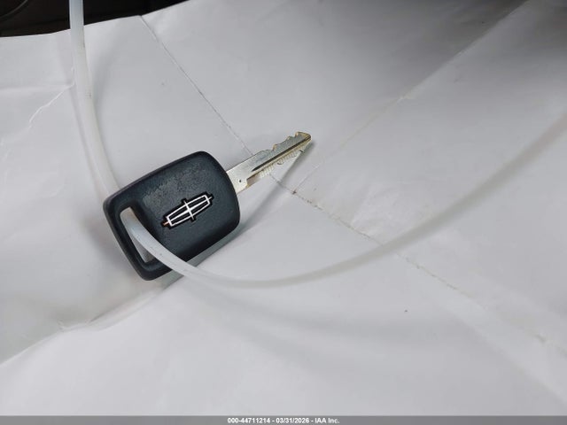 2004 LINCOLN TOWN CAR 1LNHM83WX4Y680112 Photo 10