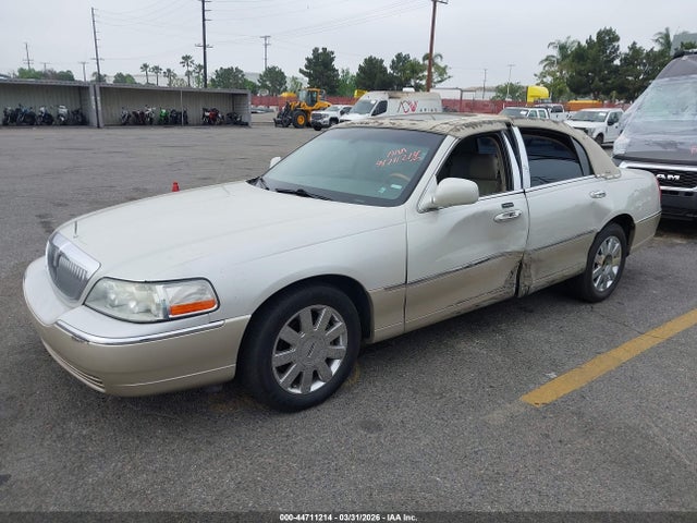 2004 LINCOLN TOWN CAR 1LNHM83WX4Y680112 Photo 1