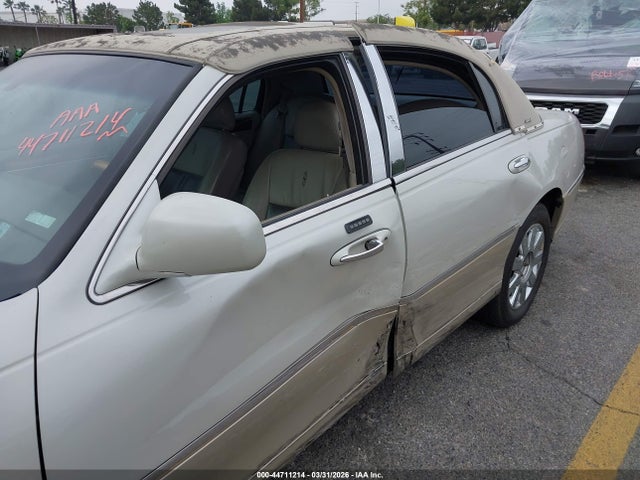 2004 LINCOLN TOWN CAR 1LNHM83WX4Y680112 Photo 5