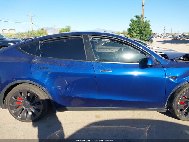 2023 Tesla Model Y Performance Dual Motor All-wheel Drive მანქანა იყიდება აუქციონზე, vin: 7SAYGDEF8PF603912, აუქციონის ნომერი: 44711228