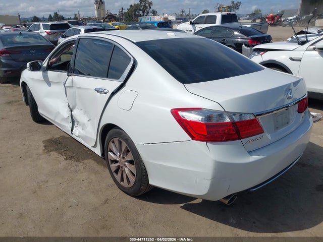 1HGCR3F9XFA022828 Honda Accord Touring