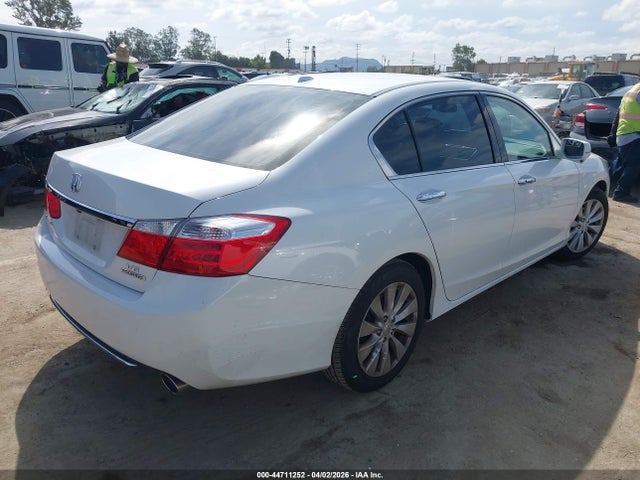 1HGCR3F9XFA022828 Honda Accord Touring