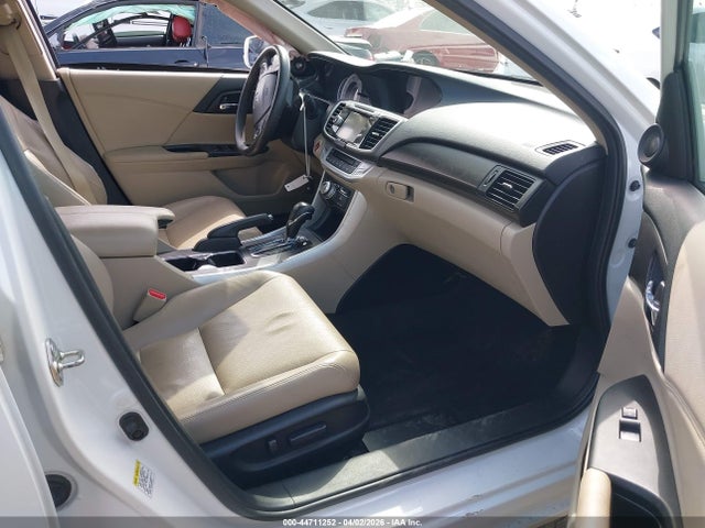 1HGCR3F9XFA022828 Honda Accord Touring
