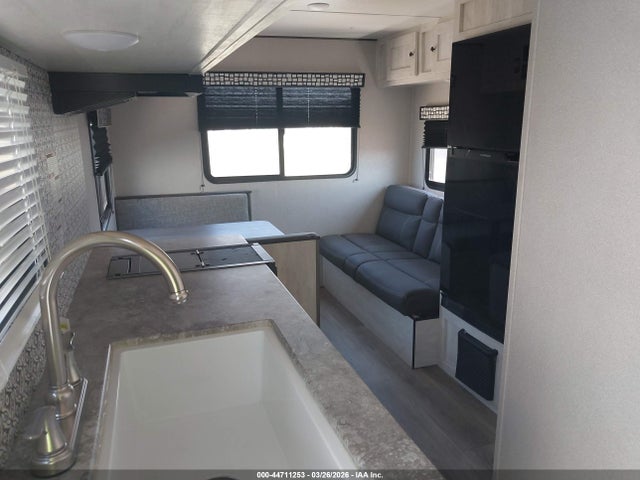 44711253 :رقم المزاد ، 5ZT2SSKB7RE021942 vin ، 2024 Forest River Shasta مزاد بيع