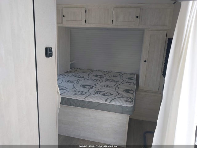 44711253 :رقم المزاد ، 5ZT2SSKB7RE021942 vin ، 2024 Forest River Shasta مزاد بيع