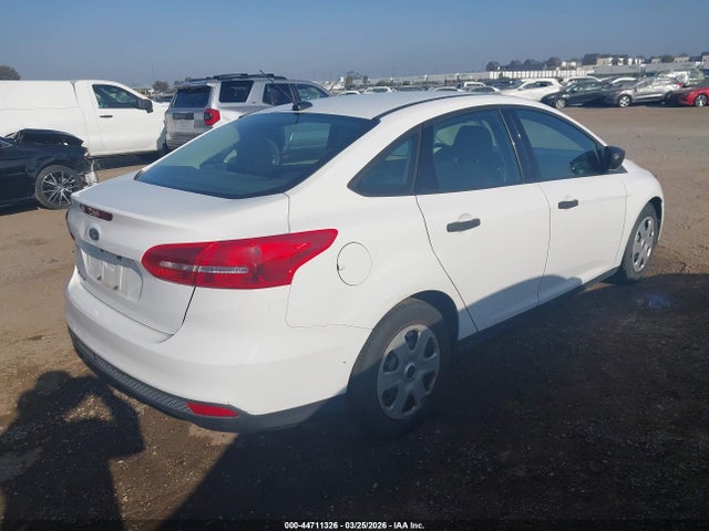 2018 FORD FOCUS 1FADP3E24JL270685 Photo 3