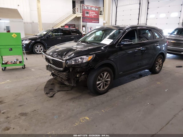 44711375 :رقم المزاد ، 5XYPGDA34JG429809 vin ، 2018 Kia Sorento 2.4l Lx مزاد بيع