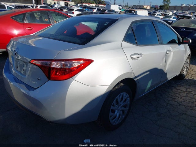 2018 TOYOTA COROLLA 5YFBURHEXJP832728 Photo 3