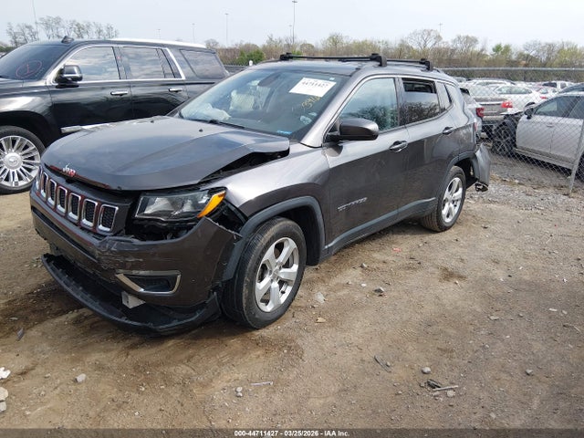 3C4NJCBB2KT843965 Jeep Compass Latitude Fwd