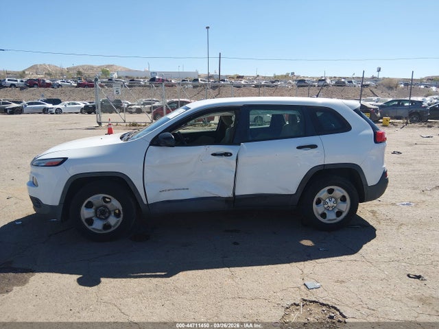 1C4PJMAB0FW574719 Jeep Cherokee Sport