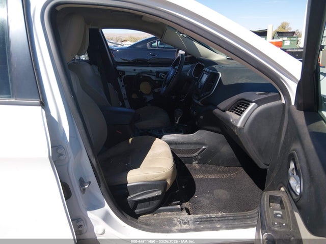 1C4PJMAB0FW574719 Jeep Cherokee Sport