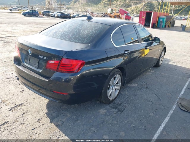2013 BMW 528I WBAXG5C59DD229268 Photo 3