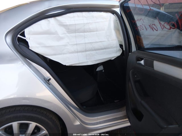 3VWD17AJ5FM352010 Volkswagen Jetta 1.8t Se
