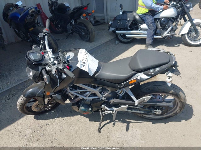 MD2JGJ401GC281342 KTM Rc 390