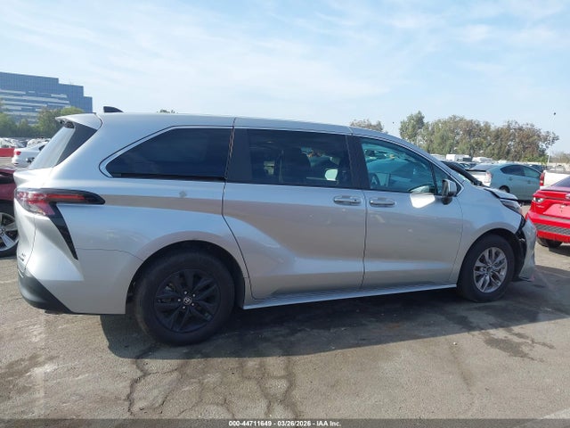Toyota SIENNA LE 2023 5TDKRKEC1PS162286 Image 13