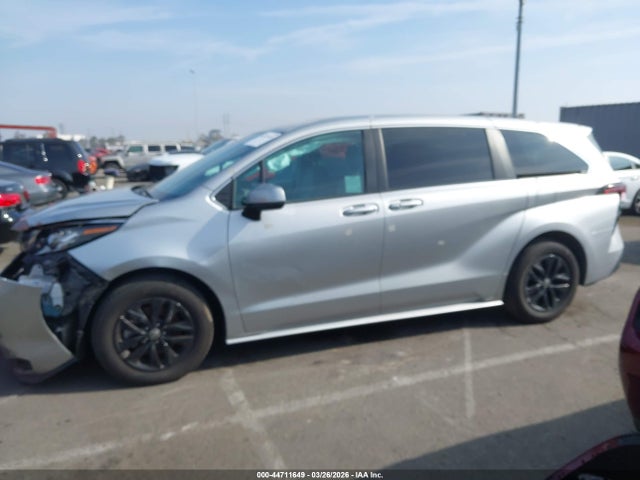 Toyota SIENNA LE 2023 5TDKRKEC1PS162286 Image 14