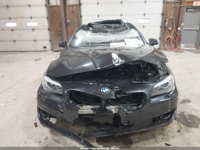 44711665 :رقم المزاد ، WBAFR9C5XBC758678 vin ، 2011 Bmw 550i مزاد بيع