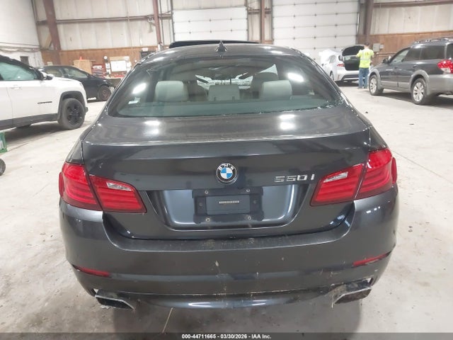 44711665 :رقم المزاد ، WBAFR9C5XBC758678 vin ، 2011 Bmw 550i مزاد بيع