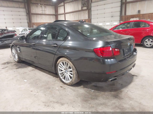 2011 BMW 550I WBAFR9C5XBC758678 Photo 2