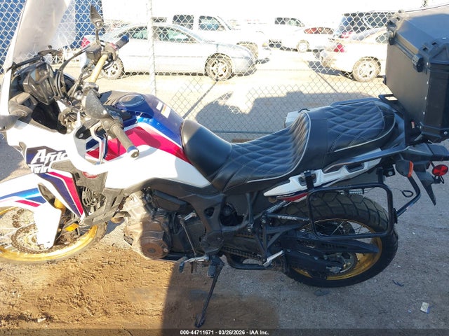 Honda CRF1000 2017 JH2SD04G2HK001033 Image 13