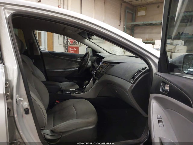 2014 Hyundai Sonata Gls მანქანა იყიდება აუქციონზე, vin: 5NPEB4AC2EH920609, აუქციონის ნომერი: 44711759