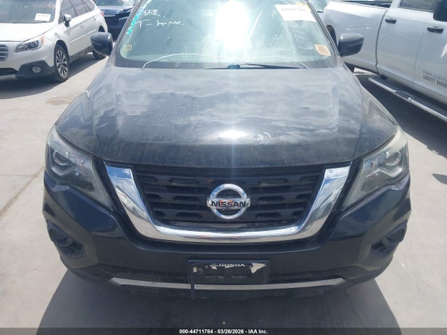 44711784 :رقم المزاد ، 5N1DR2MN4JC677931 vin ، 2018 Nissan Pathfinder S مزاد بيع
