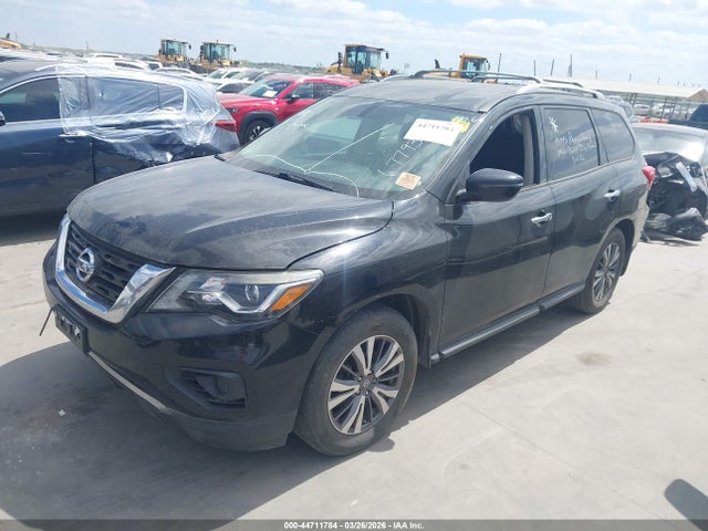 44711784 :رقم المزاد ، 5N1DR2MN4JC677931 vin ، 2018 Nissan Pathfinder S مزاد بيع