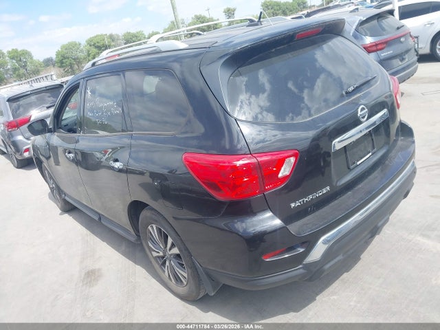 44711784 :رقم المزاد ، 5N1DR2MN4JC677931 vin ، 2018 Nissan Pathfinder S مزاد بيع