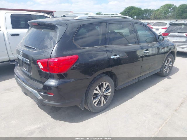 44711784 :رقم المزاد ، 5N1DR2MN4JC677931 vin ، 2018 Nissan Pathfinder S مزاد بيع