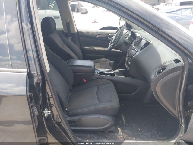 44711784 :رقم المزاد ، 5N1DR2MN4JC677931 vin ، 2018 Nissan Pathfinder S مزاد بيع