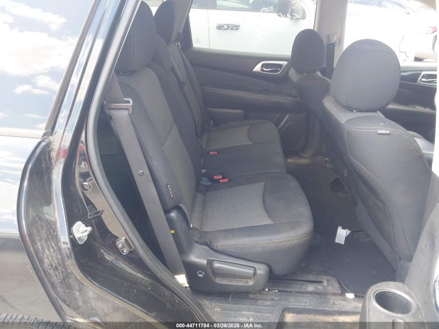 44711784 :رقم المزاد ، 5N1DR2MN4JC677931 vin ، 2018 Nissan Pathfinder S مزاد بيع