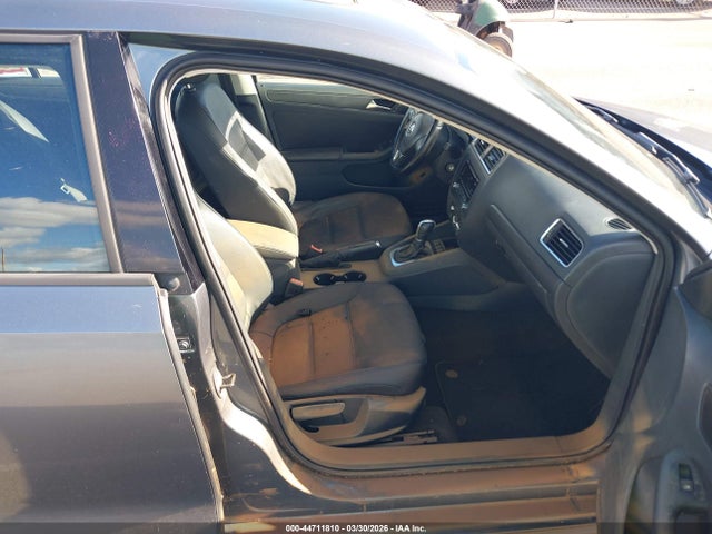 2011 Volkswagen Jetta 2.5l Se მანქანა იყიდება აუქციონზე, vin: 3VWDZ7AJ7BM323997, აუქციონის ნომერი: 44711810