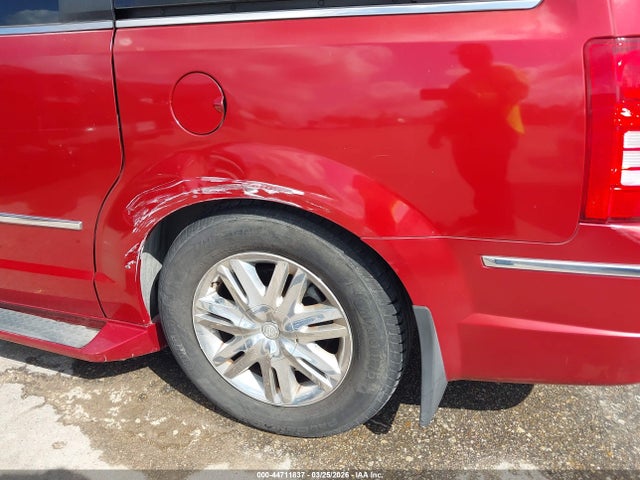 44711837 :رقم المزاد ، 2A4RR6DX5AR137539 vin ، 2010 Chrysler Town & Country Limited مزاد بيع
