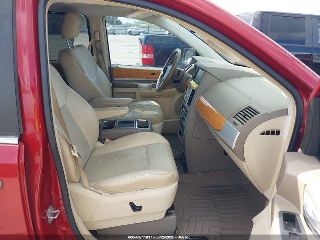 2010 CHRYSLER TOWN & COUNTRY 2A4RR6DX5AR137539 Photo 4