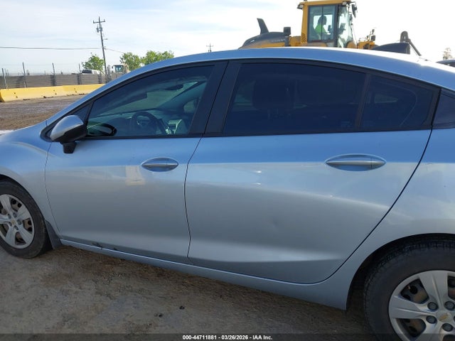 1G1BC5SM2J7104648 Chevrolet Cruze Ls Auto
