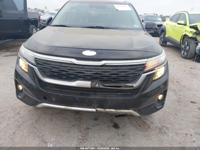 44711951 :رقم المزاد ، KNDEU2AA8M7229696 vin ، 2021 Kia Seltos S مزاد بيع