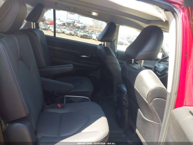 Toyota Grand Highlander Platinum 2024 5TDAAAB58RS053264 Image 8