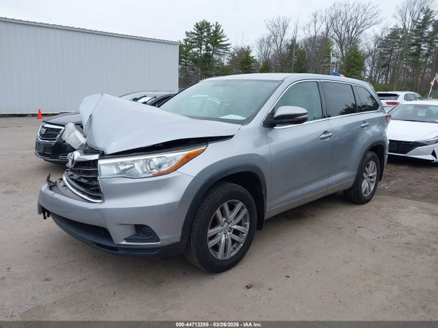 Toyota Highlander Le V6 2015 5TDBKRFH3FS073695 Image 2