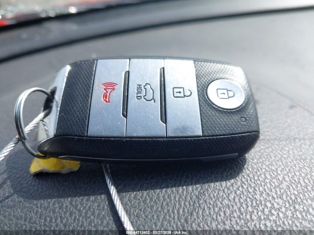 KNDCB3LC6H5101248 KIA NIRO LX