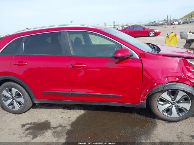 KNDCB3LC6H5101248 KIA NIRO LX