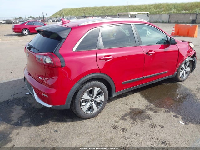 KNDCB3LC6H5101248 KIA NIRO LX