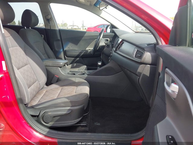 KNDCB3LC6H5101248 KIA NIRO LX