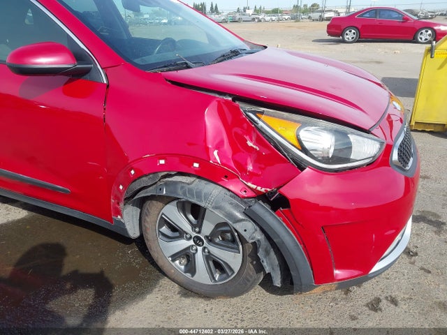 KNDCB3LC6H5101248 KIA NIRO LX