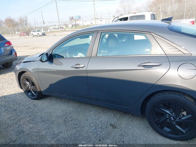 KMHLM4AG0PU576447 Hyundai ELANTRA SEL