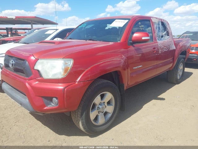 Toyota Tacoma Base V6 2015 3TMLU4EN5FM180000 Image 2
